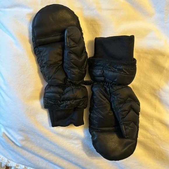 Canada Goose Mittens - Picture 2 of 2